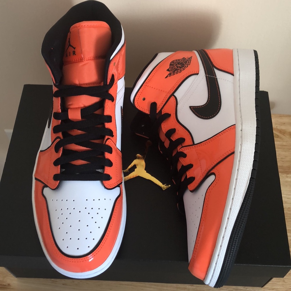 NIKE AIR JORDAN 1 SE SNEAKERS - Picture 6 of 8